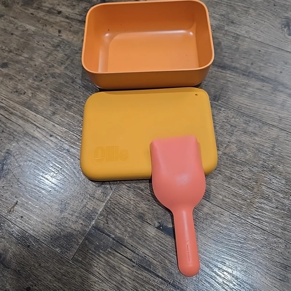 Ollie Puptainer Dog Food Storage with scoop
